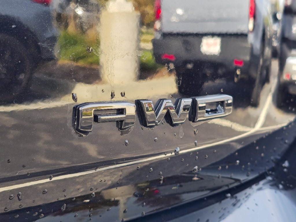 Certified 2024 GMC Terrain SLE w/ Elevation Edition AWD/4WD image 32