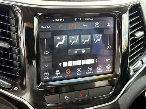 Used 2020 Jeep Cherokee Limited image 33