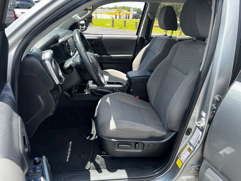Used 2022 Toyota Tacoma SR5 w/ Technology Package RWD image 15