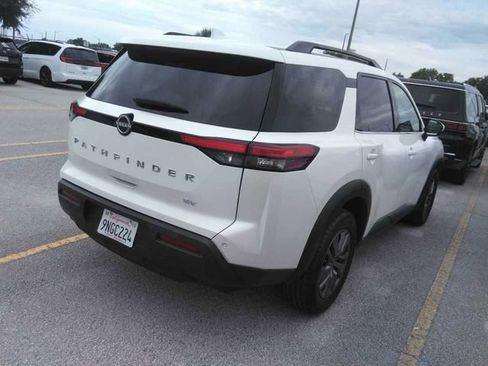 Certified 2024 Nissan Pathfinder SV FWD image 2