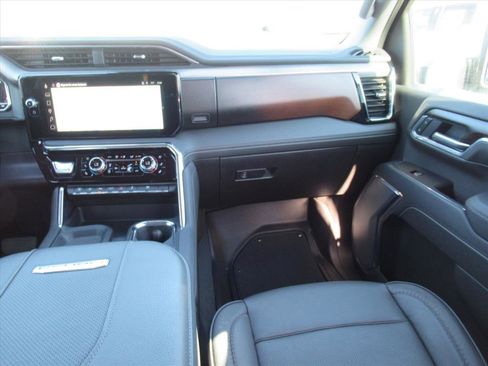 Used 2025 GMC Sierra 3500 Denali w/ Denali Reserve Package image 19