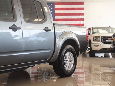 Used 2016 Nissan Frontier SV w/ SV Value Truck Package RWD image 13