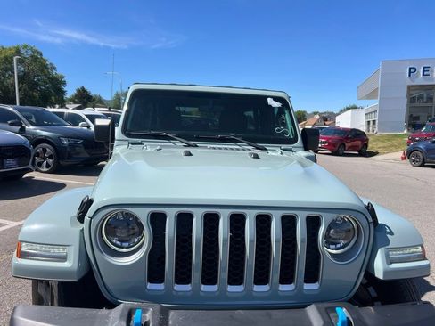 Used 2023 Jeep Wrangler Unlimited Sahara AWD/4WD image 15