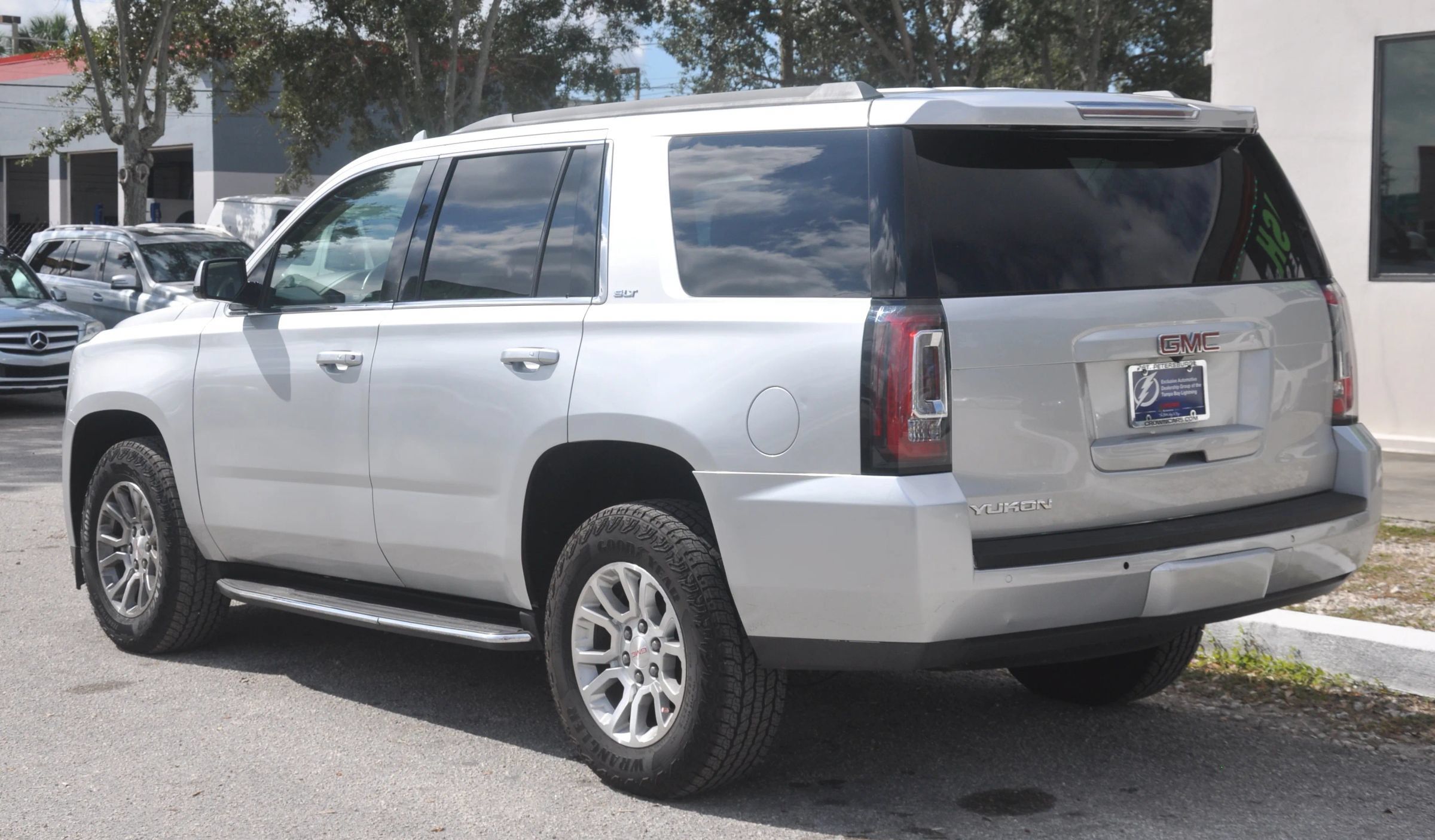 Used 2017 GMC Yukon SLT RWD image 4