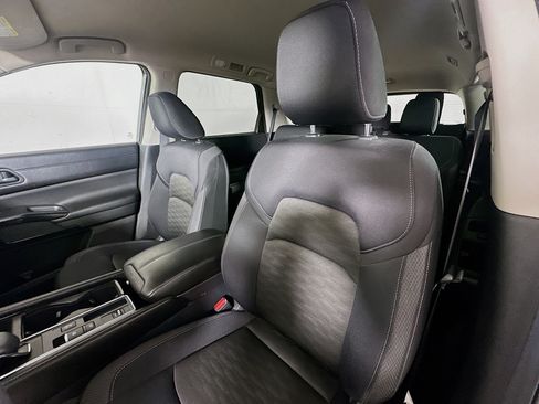Used 2024 Nissan Pathfinder SV FWD image 19