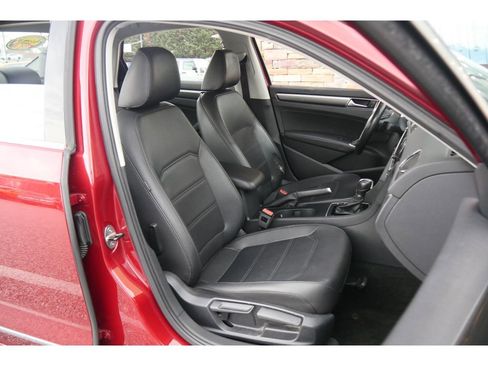 Used 2017 Volkswagen Passat 1.8T R-Line image 15