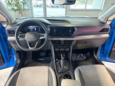 Used 2024 Volkswagen Taos SE w/ Panoramic Sunroof Package AWD/4WD image 17