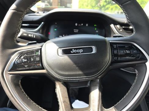Used 2023 Jeep Grand Cherokee Overland w/ Luxury Tech Group IV AWD/4WD image 22