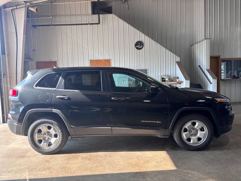 Used 2016 Jeep Cherokee Sport AWD/4WD image 2