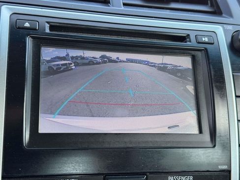 Used 2014 Toyota Camry SE w/ Moonroof Package FWD image 4