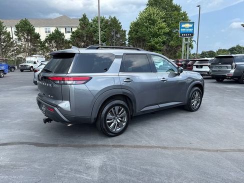 Used 2023 Nissan Pathfinder SV AWD/4WD image 3