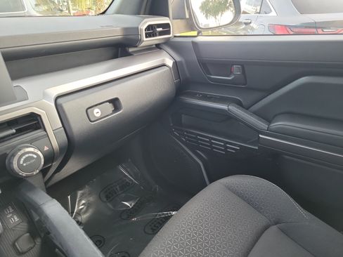 Used 2025 Toyota 4Runner SR5 AWD/4WD image 23