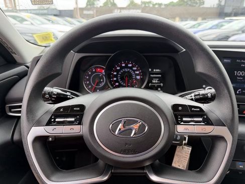 Certified 2023 Hyundai Elantra SE FWD image 28