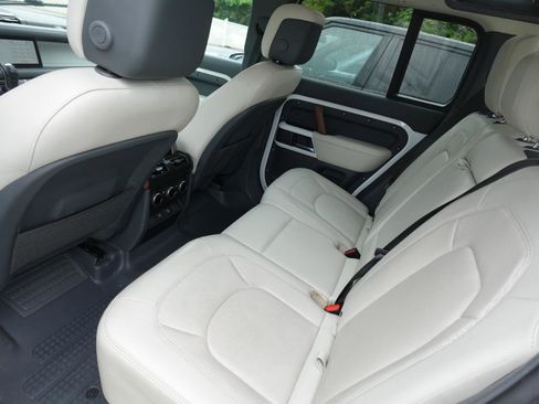 Used 2023 Land Rover Defender 110 SE AWD/4WD image 18