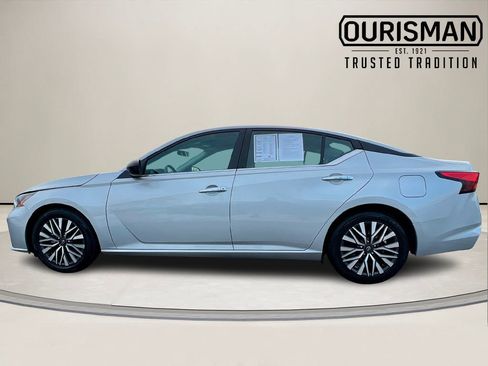 Used 2024 Nissan Altima 2.5 SV image 3