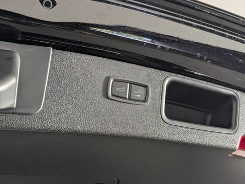 New 2026 Porsche Macan AWD/4WD image 18