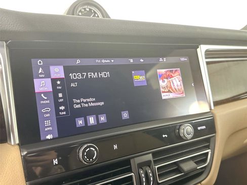 Certified 2022 Porsche Macan AWD/4WD image 21