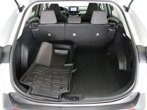 Used 2022 Toyota RAV4 XLE AWD/4WD image 30
