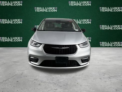 Used 2024 Chrysler Pacifica Touring-L image 6