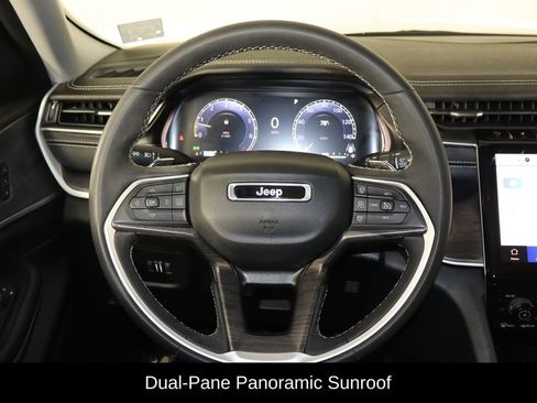 Used 2023 Jeep Grand Cherokee Limited AWD/4WD image 7