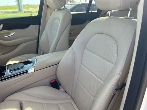 Used 2021 Mercedes-Benz GLC 300 image 30