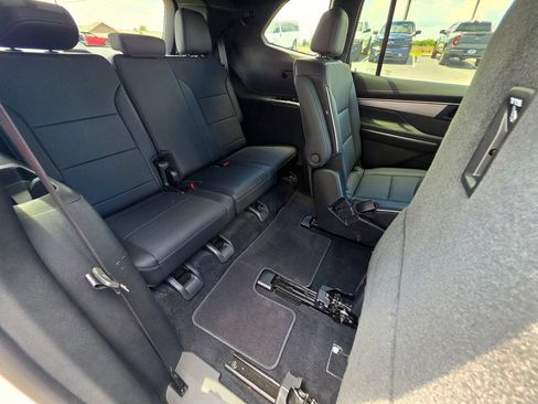 Used 2025 Buick Enclave Preferred AWD/4WD image 54