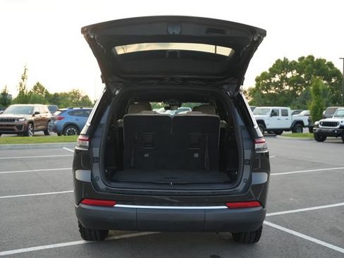 Used 2023 Jeep Grand Cherokee L Limited w/ Luxury Tech Group II RWD image 17