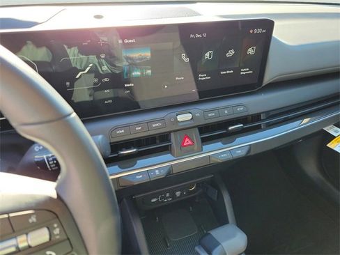 Used 2025 Kia K4 EX image 16