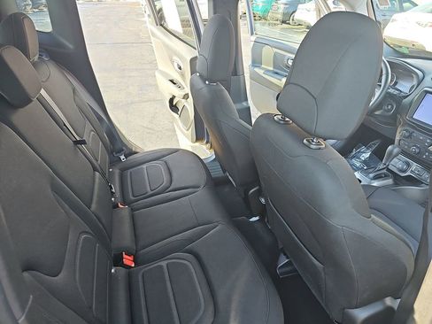 Used 2022 Jeep Renegade Latitude w/ Convenience Group image 11