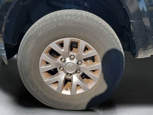 Used 2017 Toyota Tacoma SR5 w/ Tow Package image 4