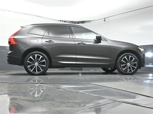 Certified 2023 Volvo XC60 B5 Plus image 39