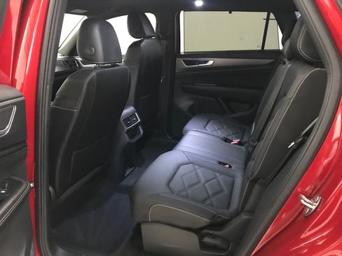 Used 2025 Volkswagen Atlas Cross Sport SE w/ Panoramic Sunroof Package AWD/4WD image 11
