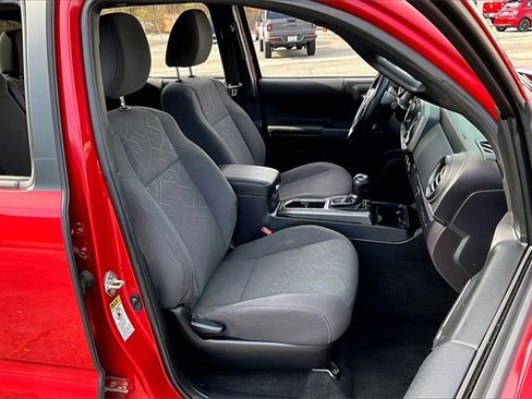 Used 2017 Toyota Tacoma TRD Sport image 27