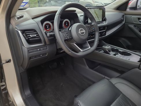 Certified 2022 Nissan Rogue Platinum w/ Head-Up Display Package image 17