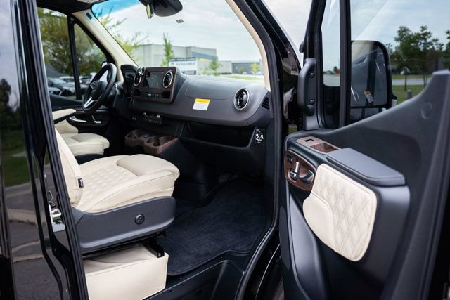 Used 2023 Mercedes-Benz Sprinter 3500 image 10