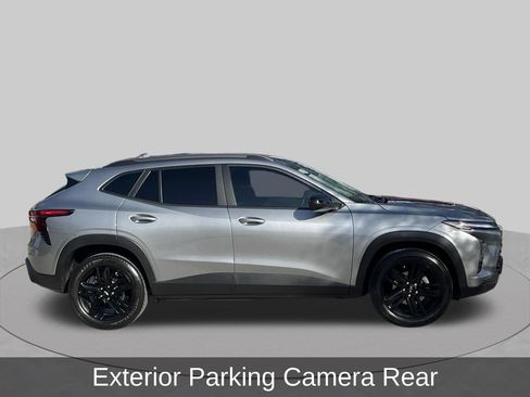 Used 2025 Chevrolet Trax ACTIV w/ Sunroof Package FWD image 7
