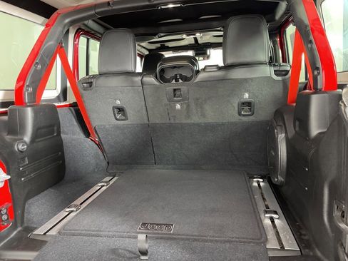 Used 2020 Jeep Wrangler Unlimited Rubicon w/ Quick Order Package 28Y Recon image 9