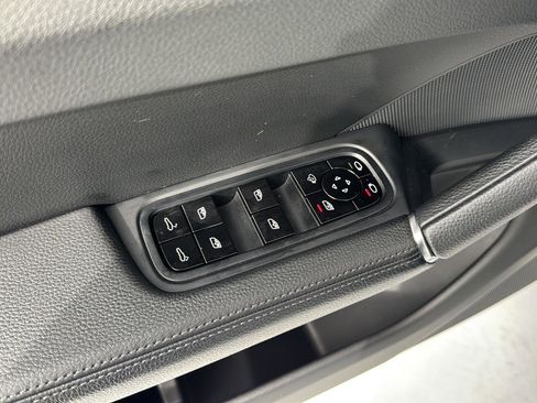 Used 2021 Porsche Cayenne Coupe image 30