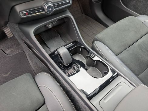 Used 2023 Volvo XC40 Recharge Ultimate w/ Protection Package Premier AWD/4WD image 22