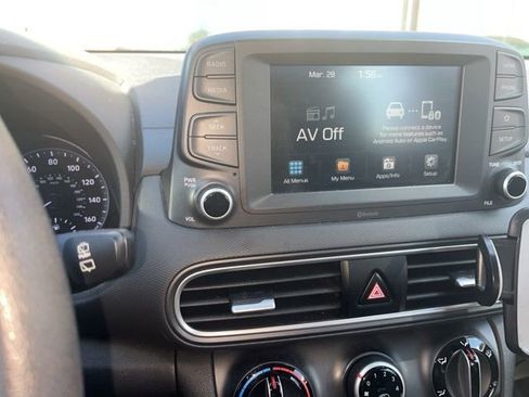 Used 2019 Hyundai Kona SE image 4