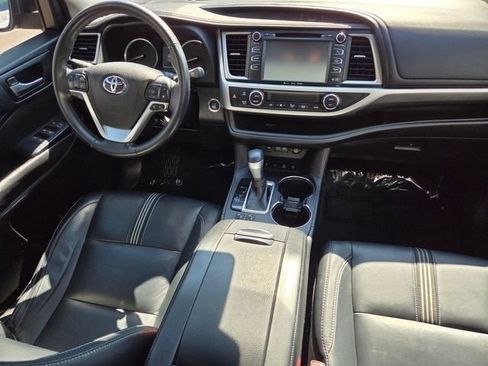 Used 2018 Toyota Highlander SE AWD/4WD image 30