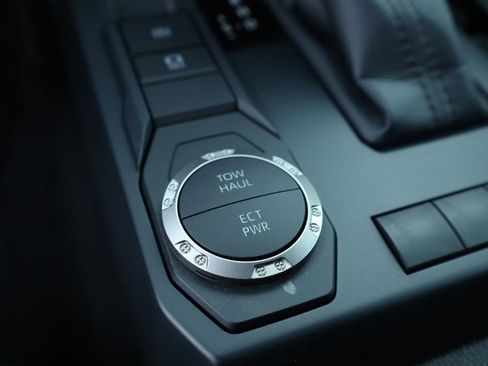 Used 2025 Toyota Tacoma SR5 image 9