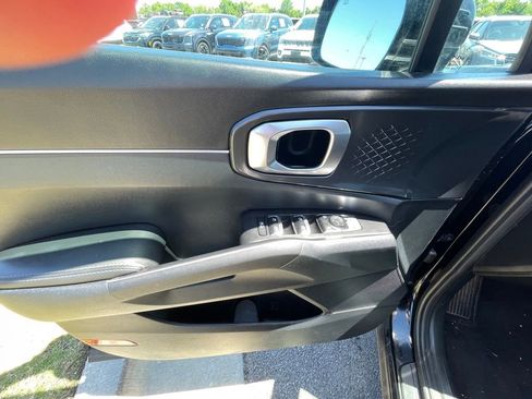 Certified 2025 Kia Sorento S w/ Panoramic Sunroof Package FWD image 10