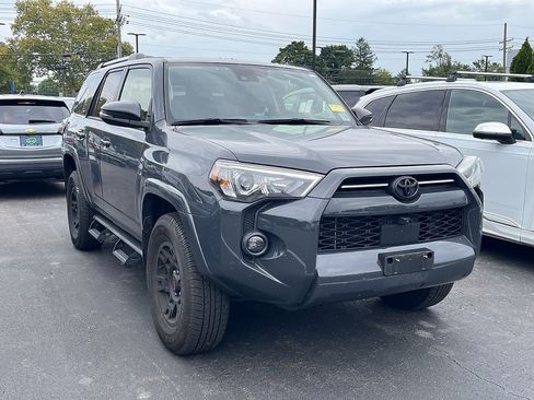 Used 2024 Toyota 4Runner SR5 Premium w/ Moonroof Package AWD/4WD image 2