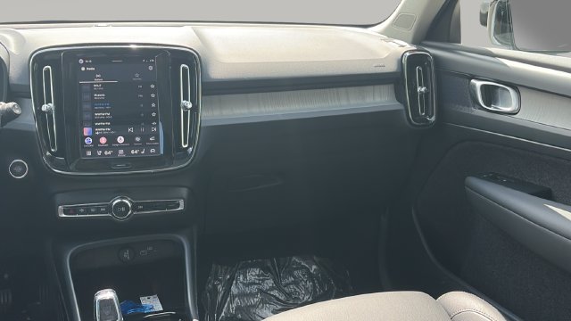 Certified 2026 Volvo XC40 B5 Plus AWD/4WD image 16