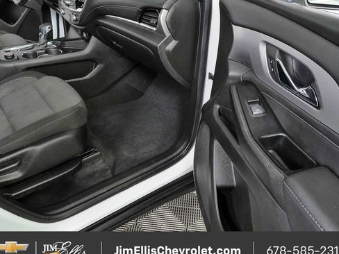 Used 2023 Chevrolet Traverse LT FWD image 23