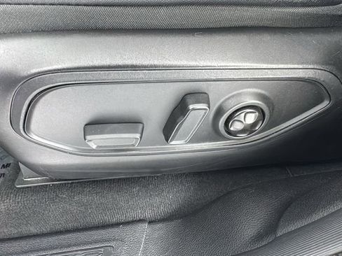 Used 2024 Jeep Grand Cherokee Limited image 11