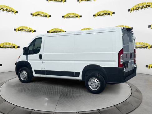 Used 2025 RAM ProMaster 2500 w/ Convenience Group FWD image 3