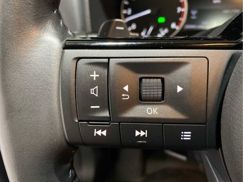 Used 2023 Nissan Rogue SV w/ SV Premium B Package image 14