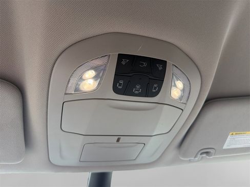 Used 2023 Chrysler Pacifica Touring-L image 23